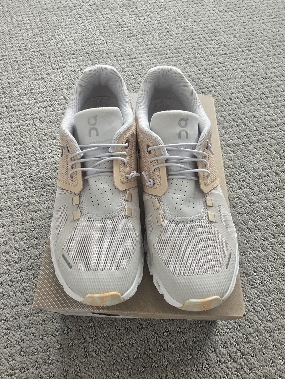On Cloud Cloud 5 Fuse Sneakers in Savannah/Pearl